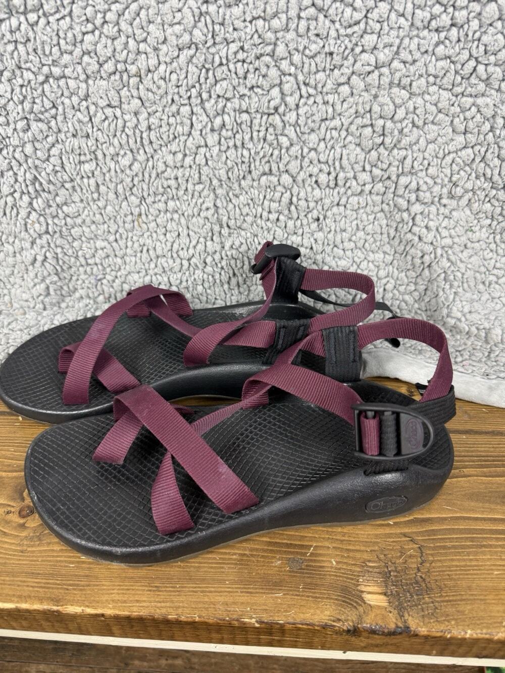 Chaco Z2 Classic Original Minimalist Strappy Outdoor Sandals in Fig Size 10